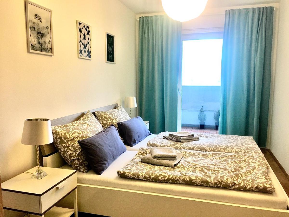 2 Bedroom Apartment Next To Metro U1 And Garage Parking Viena Exterior foto