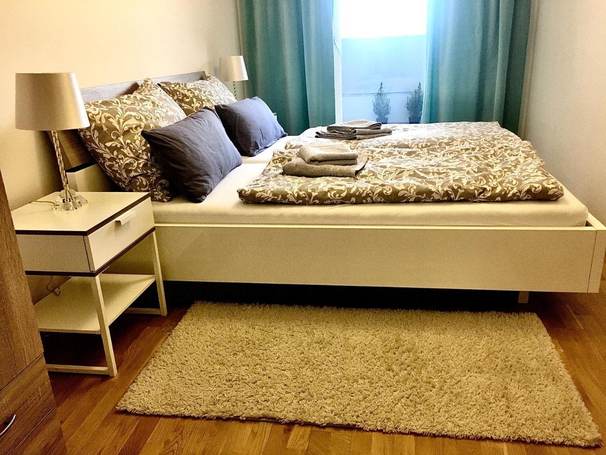 2 Bedroom Apartment Next To Metro U1 And Garage Parking Viena Exterior foto