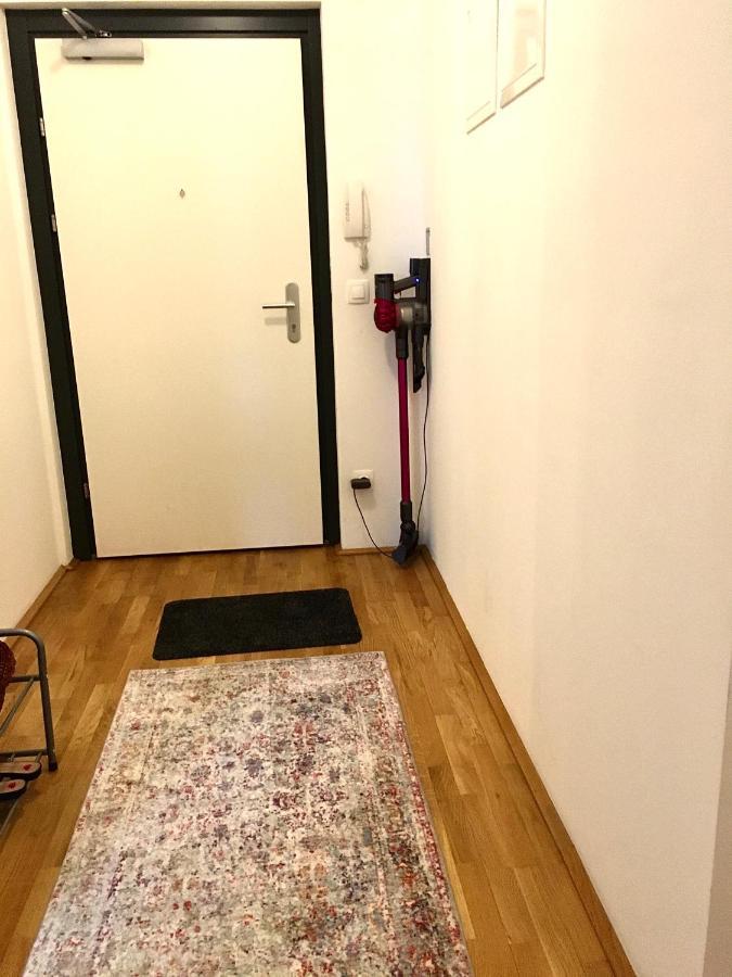 2 Bedroom Apartment Next To Metro U1 And Garage Parking Viena Exterior foto