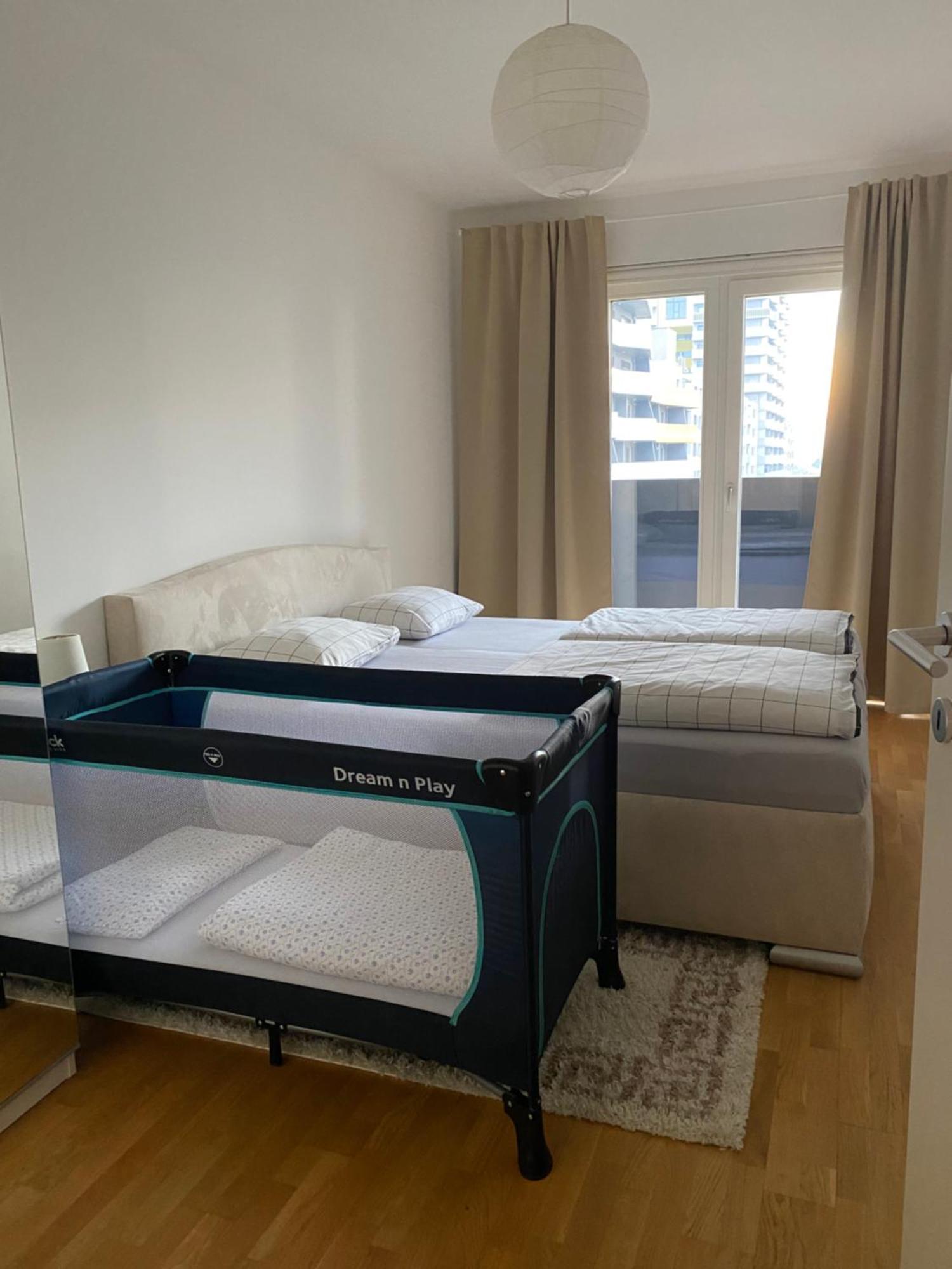 2 Bedroom Apartment Next To Metro U1 And Garage Parking Viena Exterior foto