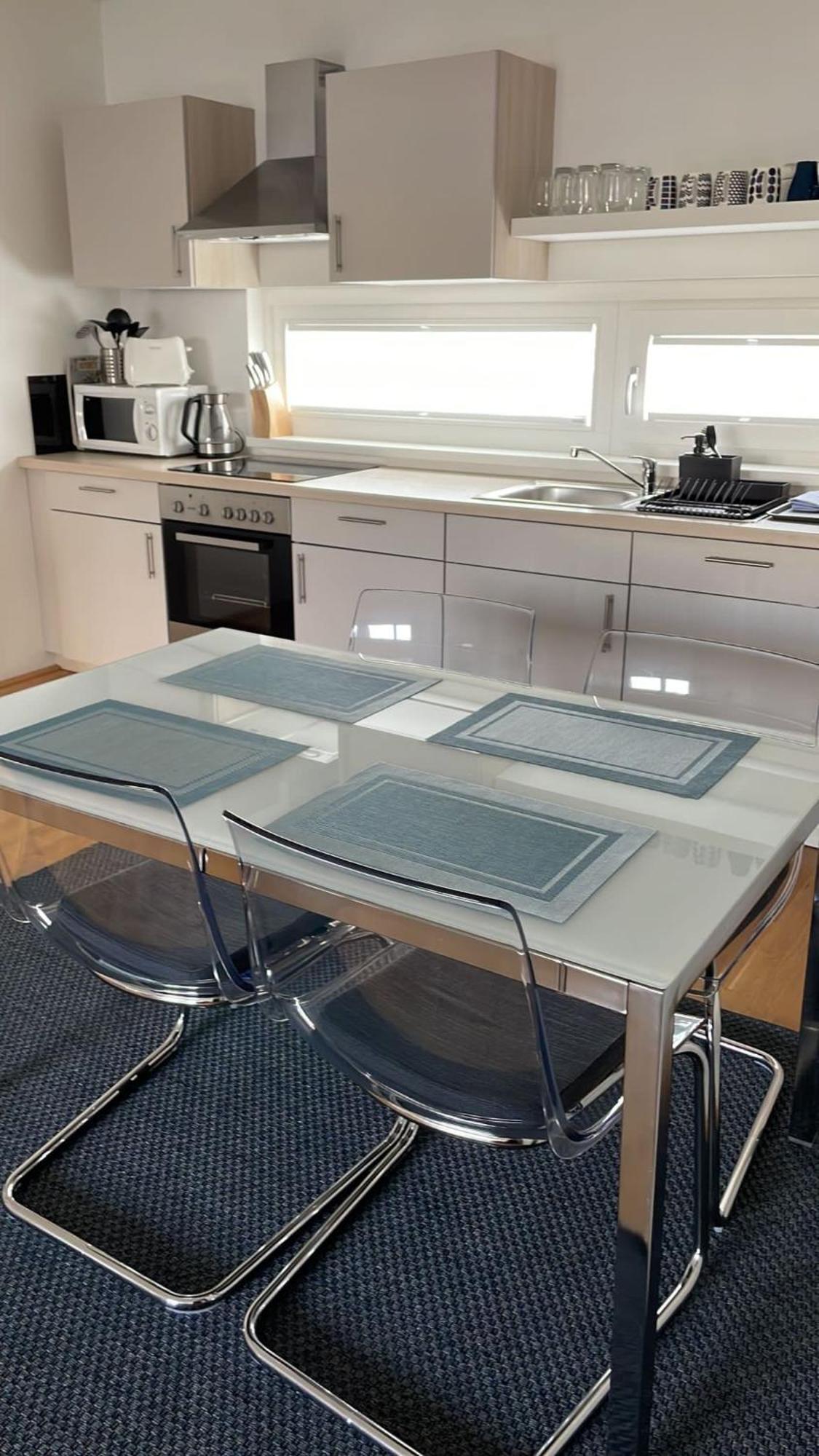 2 Bedroom Apartment Next To Metro U1 And Garage Parking Viena Exterior foto